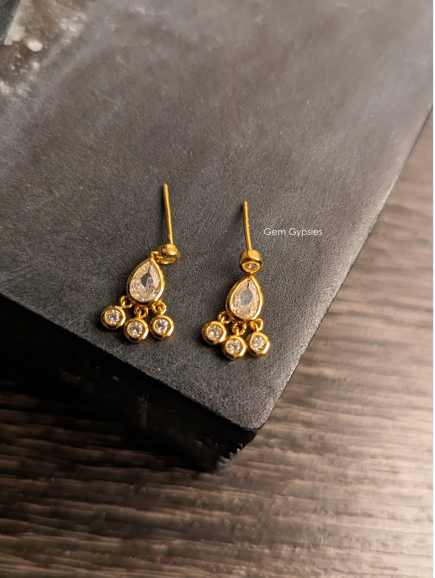 WATER DROP EARRINGS