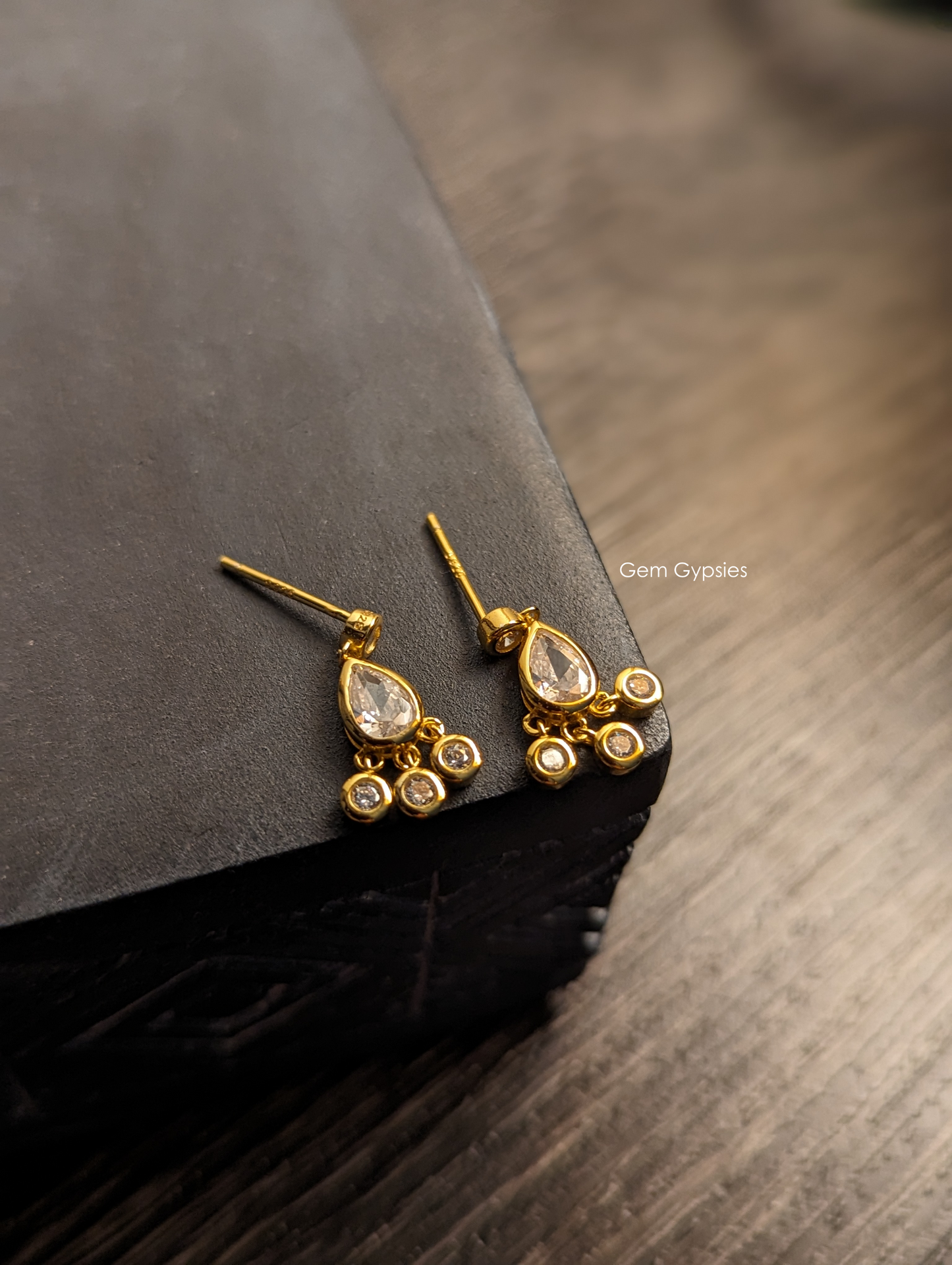 WATER DROP EARRINGS